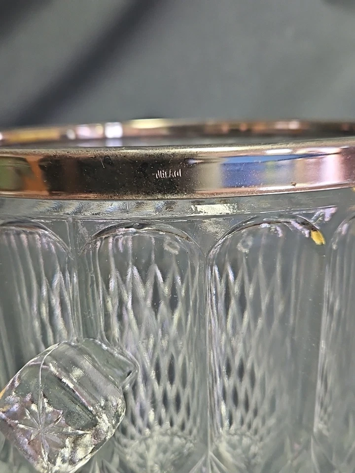 Cubo de hielo de cristal Eales of Sheffield de mediados del siglo XX de 8" años 50 con borde plateado Foto 4 de 4