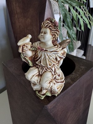 Angelique by Harmony Kingdom 1998 ''LA GARDIENNE''  Angel with doves ANSE98  