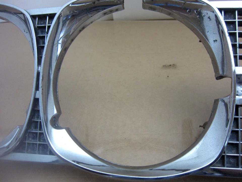 Pontiac Bonneville 1969 montaje de parrilla delantera Foto 4 de 4