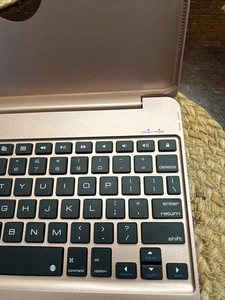 Bluetooth Keyboard case (pink )no charging cord.  Fits 10in tablet Miner Scratch - Image 2 of 4