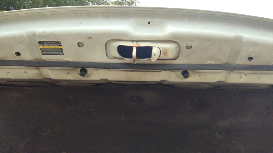 16 NISSAN TITAN XD Hood Pearl White qab - Image 2 of 2