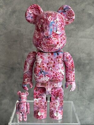 Bearbrick : Mika Ninagawa 400% / 100% Sakura Flowers Bearbrick : Mika Ninagawa 400% / 100% Sakura Flowers