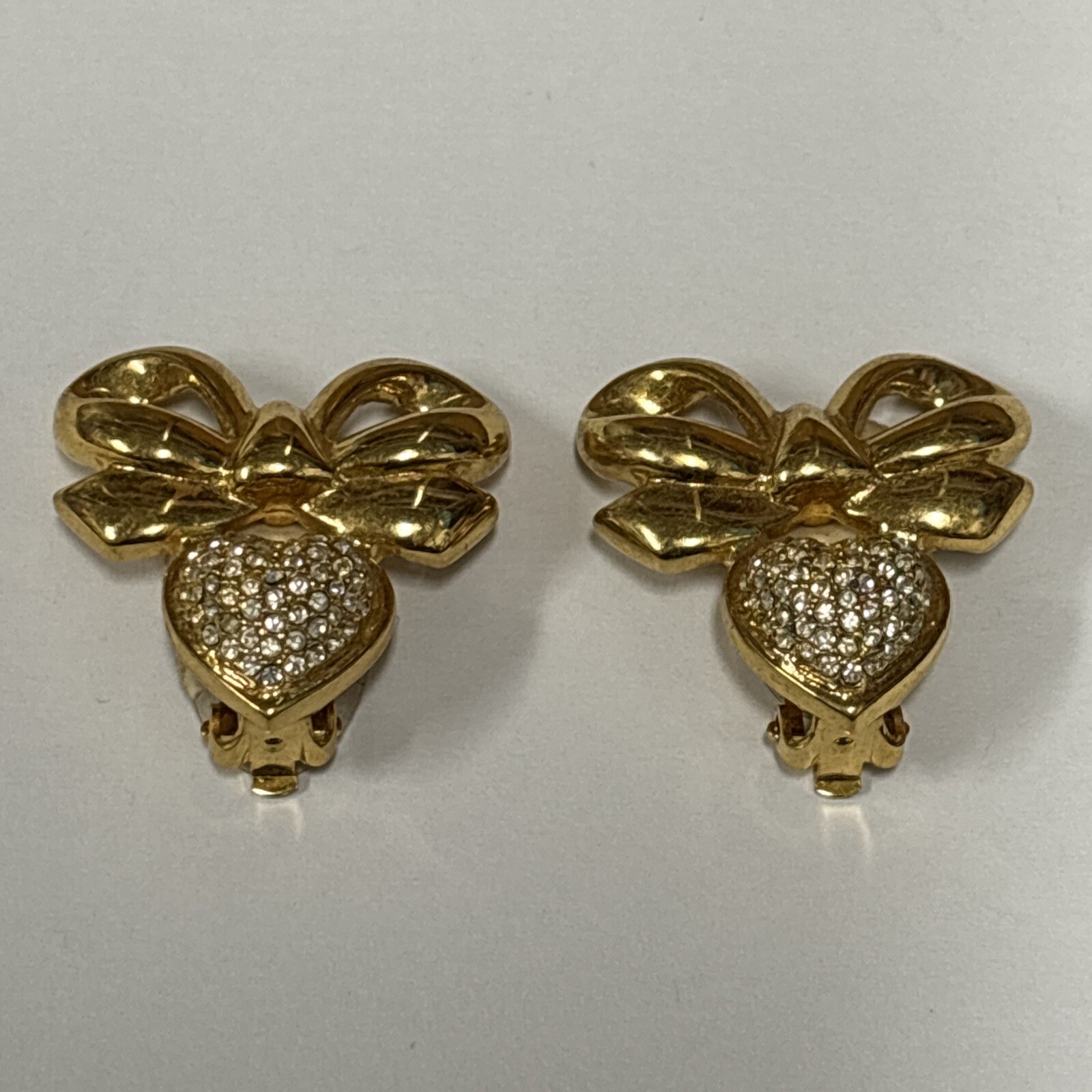 Vintage Elizabeth Taylor White Diamonds Rhinestone Clip-On Earrings Gold Tone WD