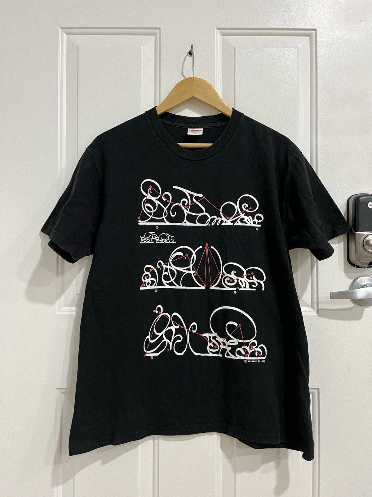 Tee shirt graphique Supreme System Script FW18 taille M noir
