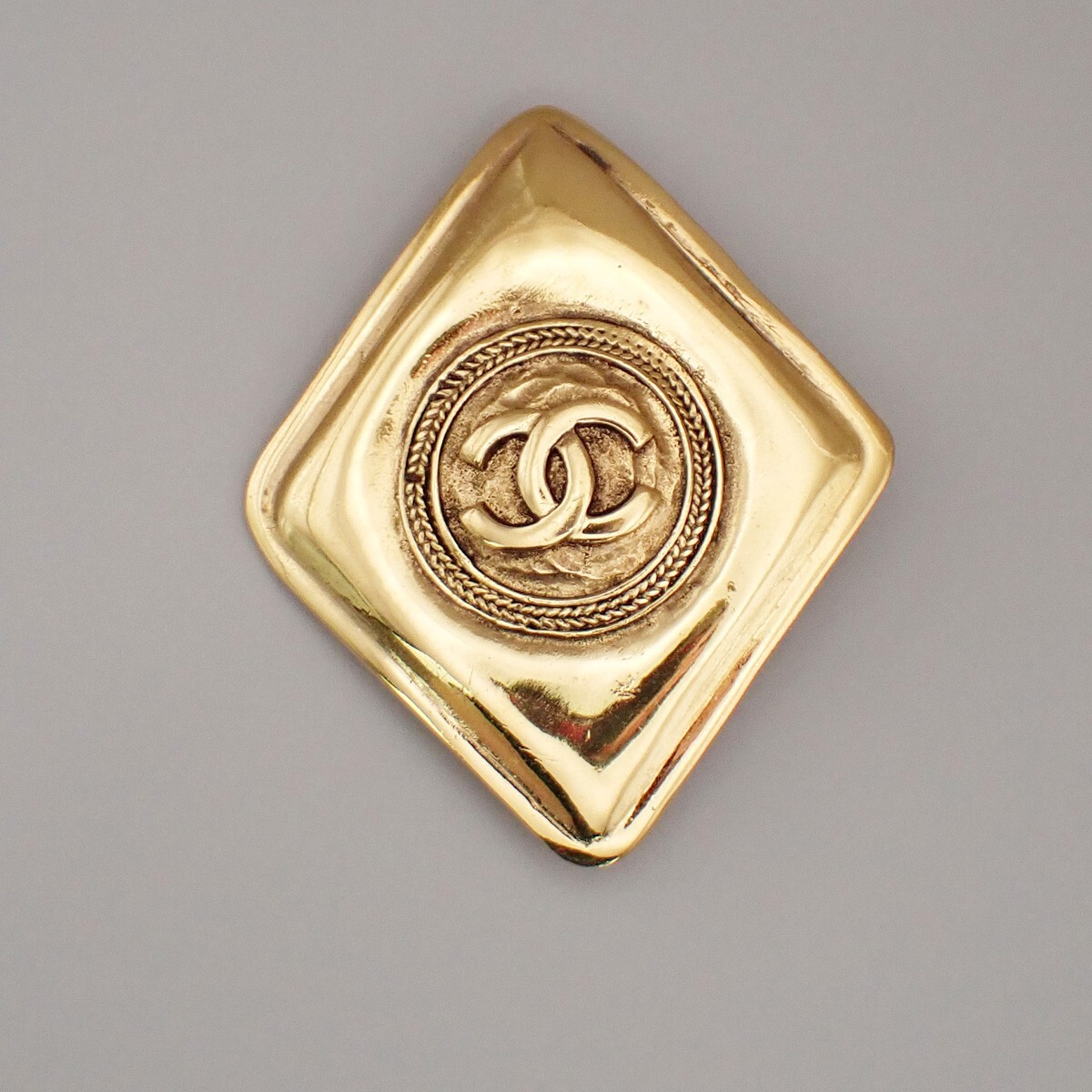 ヴィンテージシャネル CCロゴ チャーム ヴィンテージシャネル CCロゴ チャーム CHANEL CC Logo Pin