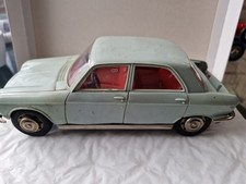 Peugeot 204 Joustra jouet ancien tôle et plastique..21 Cm