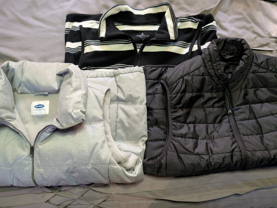 3 chalecos para mujer talla XL/1X; plateado, negro/blanco, negro; azul marino antiguo y cuddle duds Foto 3 de 4