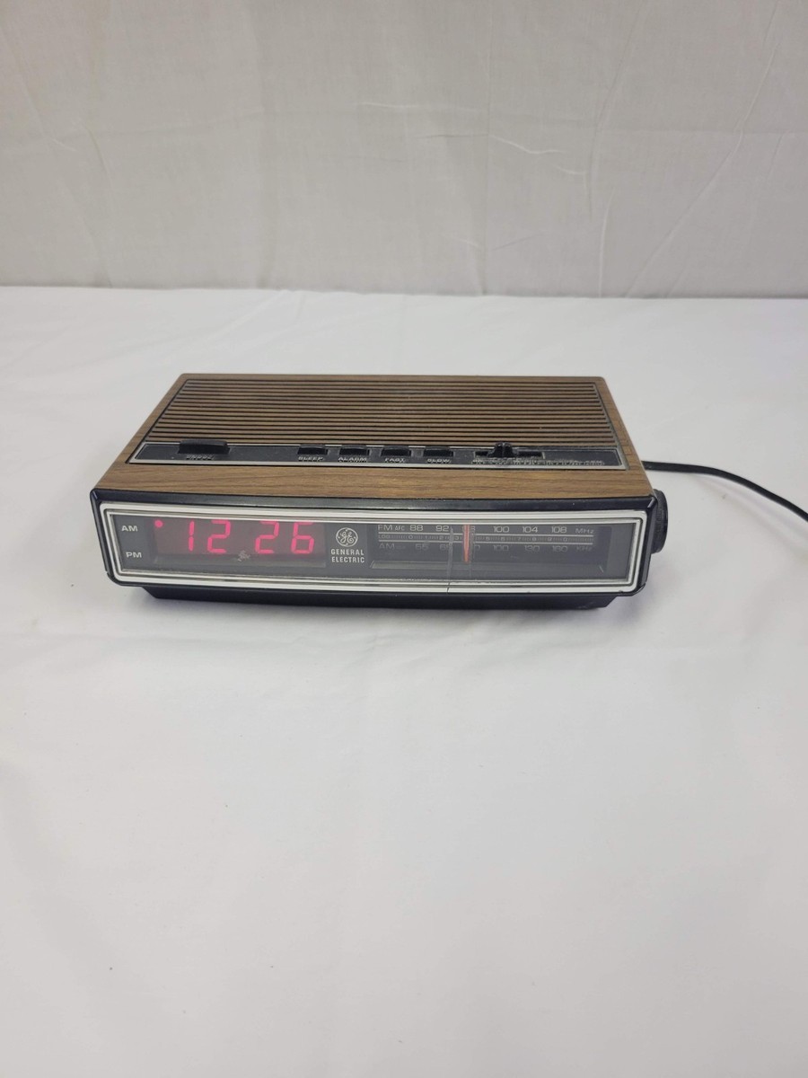 GE AM/FMラジオ MODEL 7-410Q GE AM/FMラジオ MODEL 7-410Q Vintage GE Spacemaker AM/FM Clock