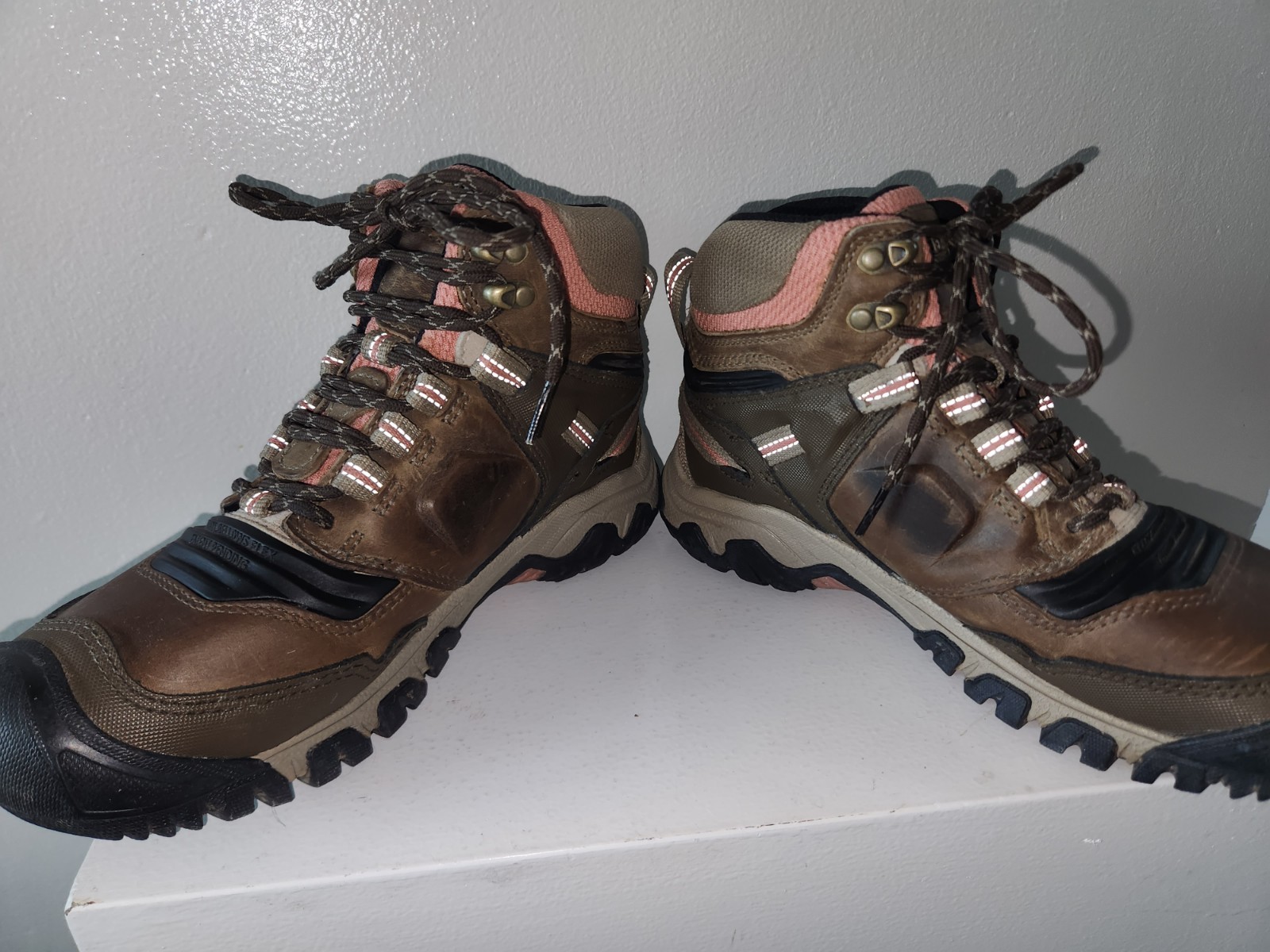 Stivali da lavoro donna Keen Ridge Flex escursionismo pelle marrone con rosa taglia 7 usati in ottime condizioni