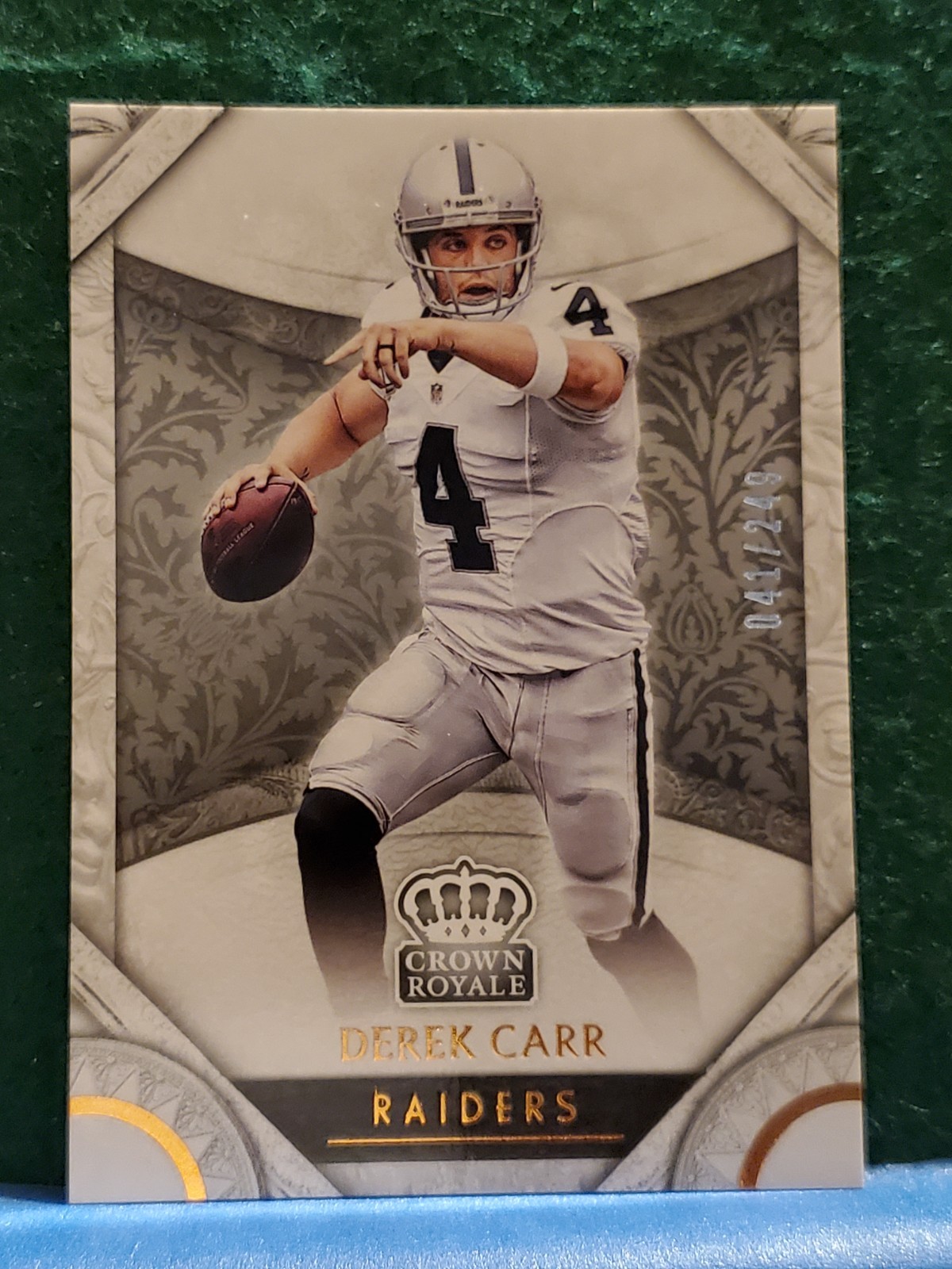 2016 Panini Crown Royale Bronze #22 Derek Carr 41/249 Raiders