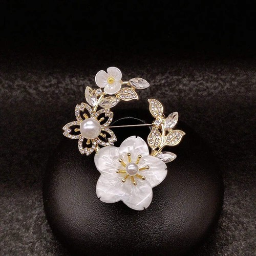 Beril Leather Brooch Pin - Picture 10 of 36