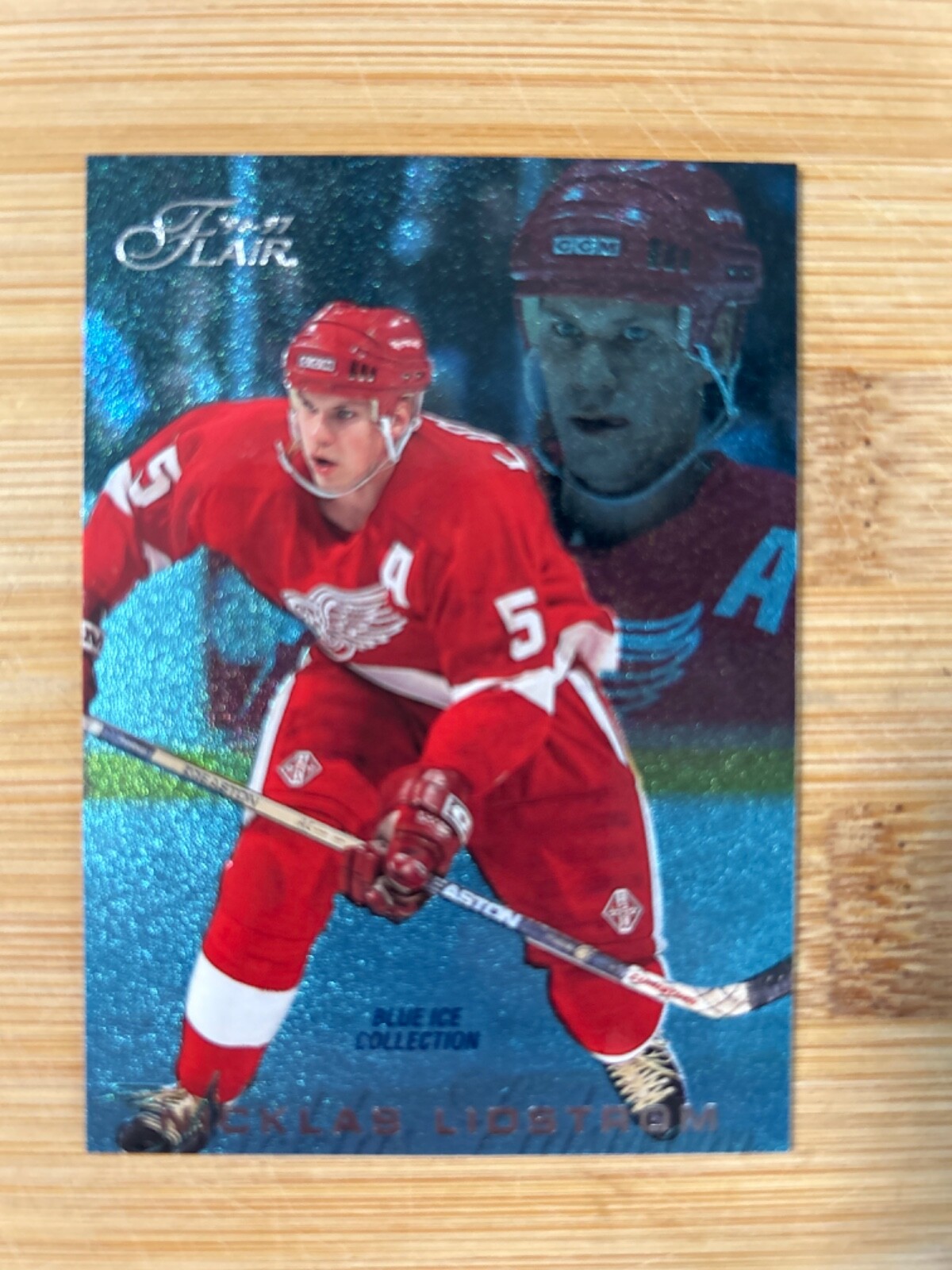 1996-97 Flair Blue Ice Collection 147/250 of NICKLAS LIDSTROM