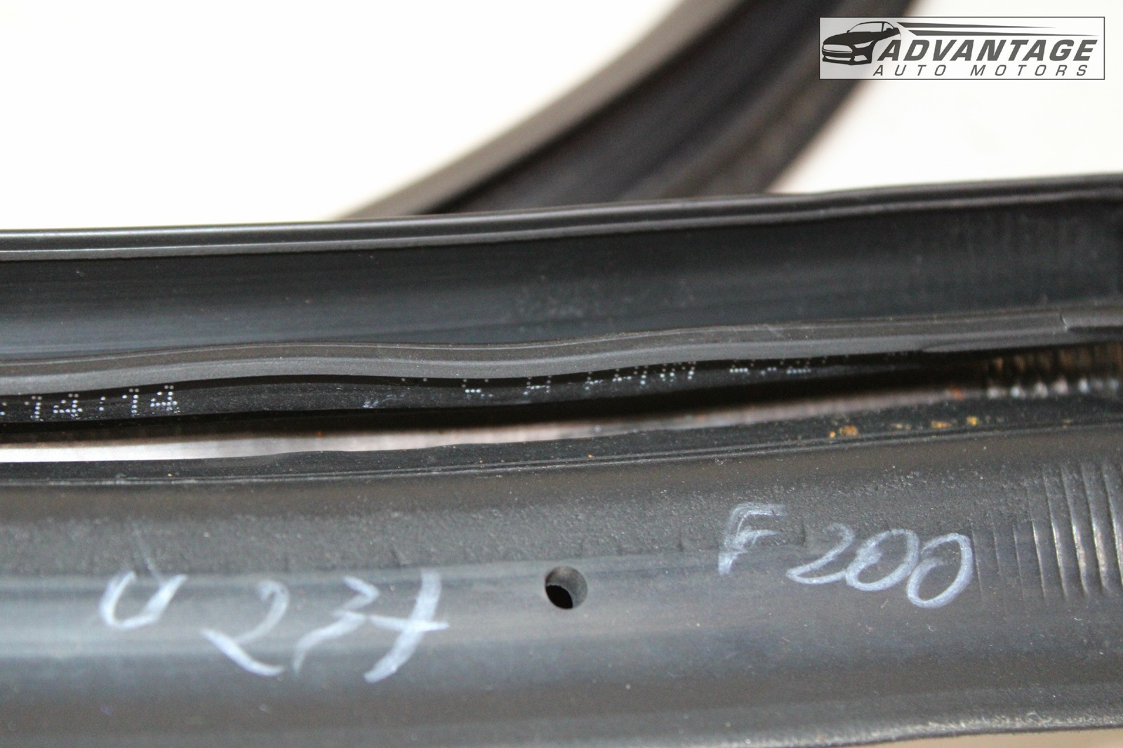 2014-2019 MASERATI GHIBLI M157 REAR LEFT SIDE DOOR WINDOW WEATHERSTRIP SEAL OEM