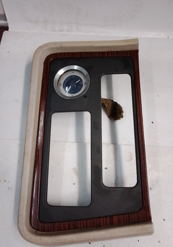 02-06 Cadillac Escalade Radio Dash Trim Bezel with Clock 15072628 woodgrain