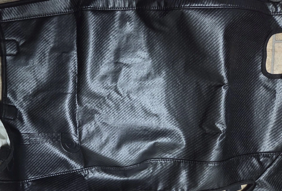 Sujetador de coche Colgan original negro fibra de carbono Toyota Camry LE 2020-2022 Foto 4 de 4