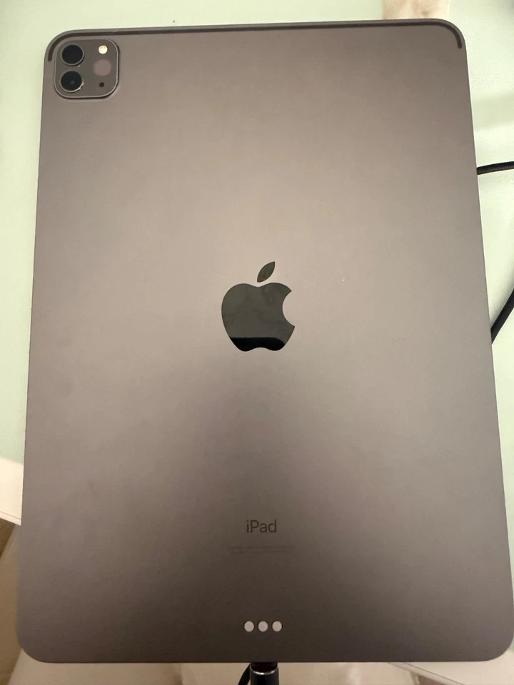 Apple iPad Pro 11-inch (3rd generation) with all accessories (see description) - Image 2 of 4