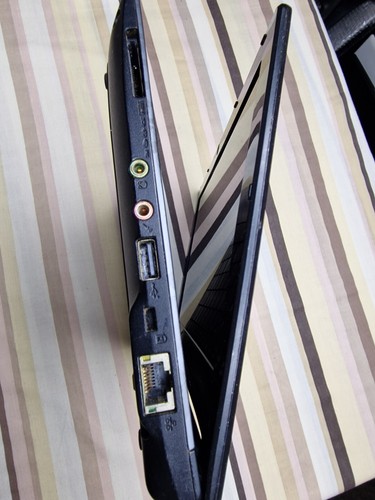 Acer Aspire One AOD260-A 10" Laptop Damaged For Parts Read Description - Picture 7 of 9