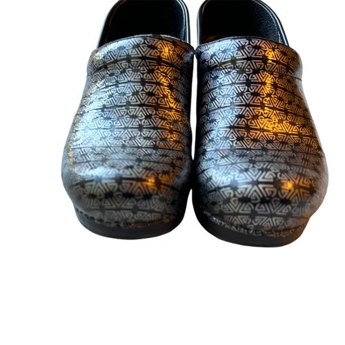 Zuecos Dansko charol plata y negro talla 36 - Imagen 6 de 10