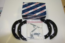 Bosch Handbremsbacken mit Einbausatz BMW 3er E90, F30 und 4er Satz hinten