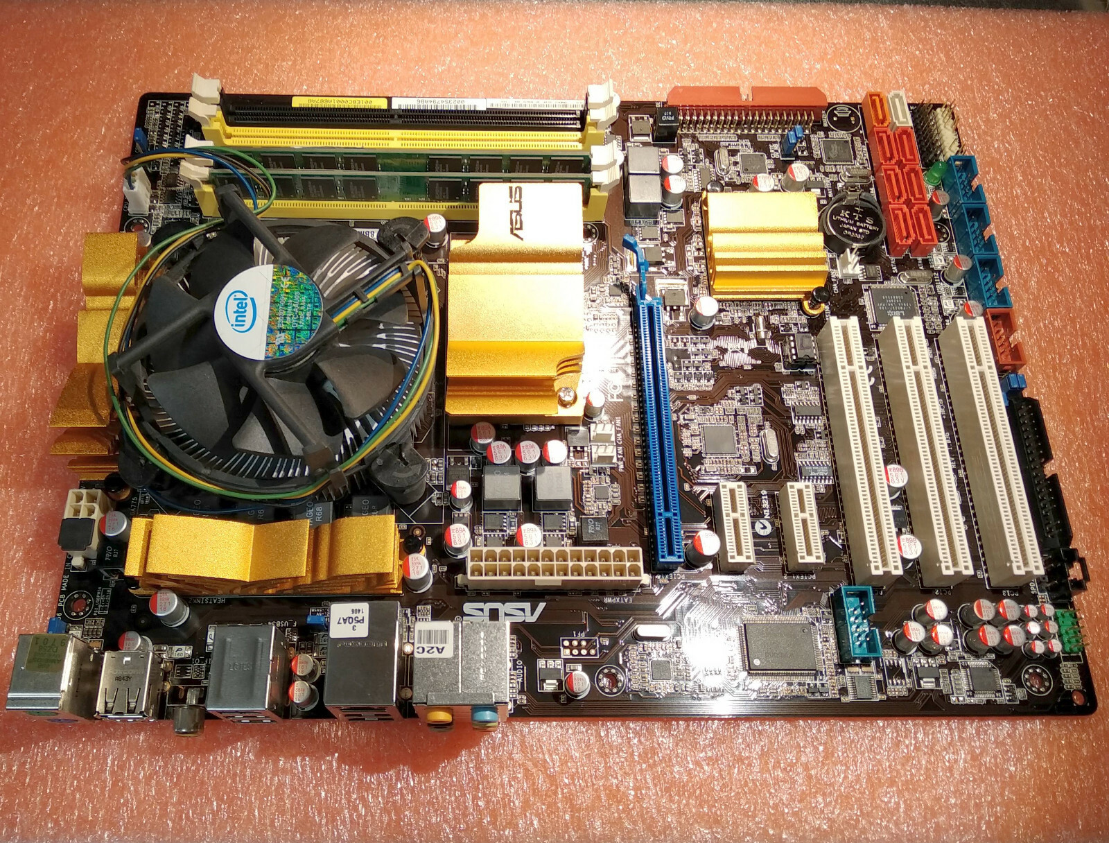 ASUS P5Q REV 1.03G + cpu Core2 quad Q8200 +4GB [socket LGA775