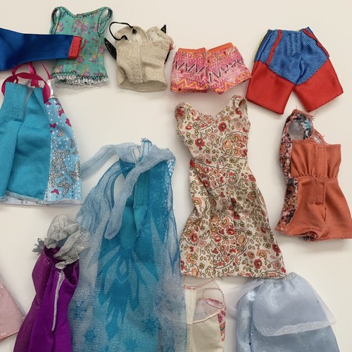 Lote Grande Ropa Barbie 31 Piezas Vestido Top Falda Princesa WNBA Algunos De Colección Años 90 - Imagen 14 de 17