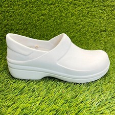 Crocs Neria Pro II Womens Size 6 White Walking Outdoor Slip On Work Clogs Shoes