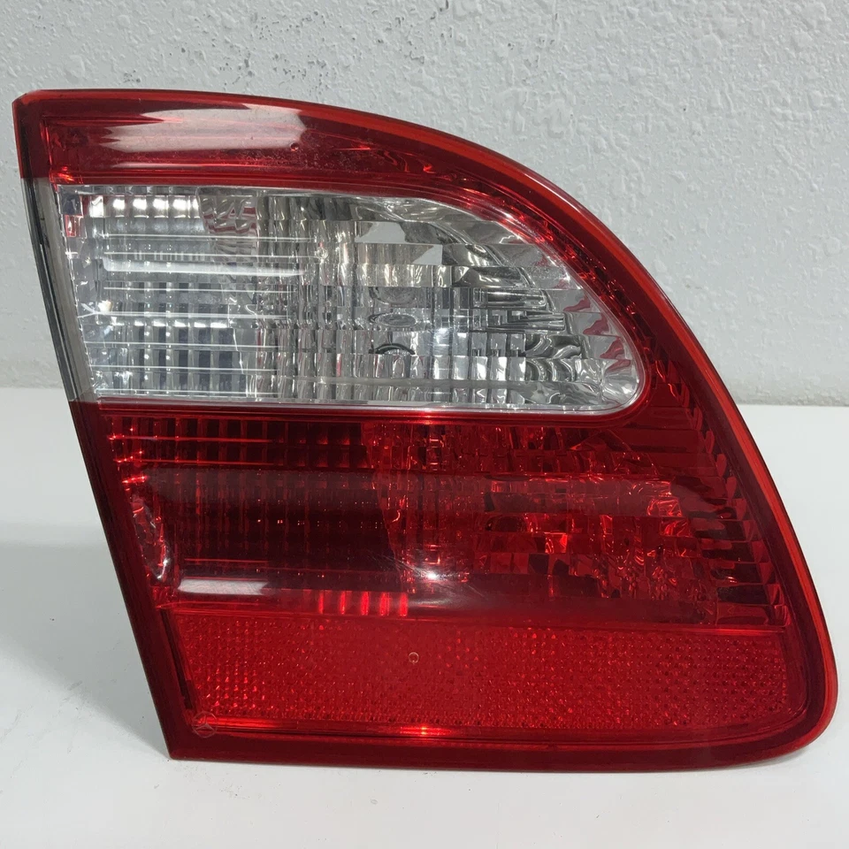 Luz trasera interior lateral izquierda Mercedes-Benz E320 2005 A2118201364 OEM G4-3 original Foto 2 de 4
