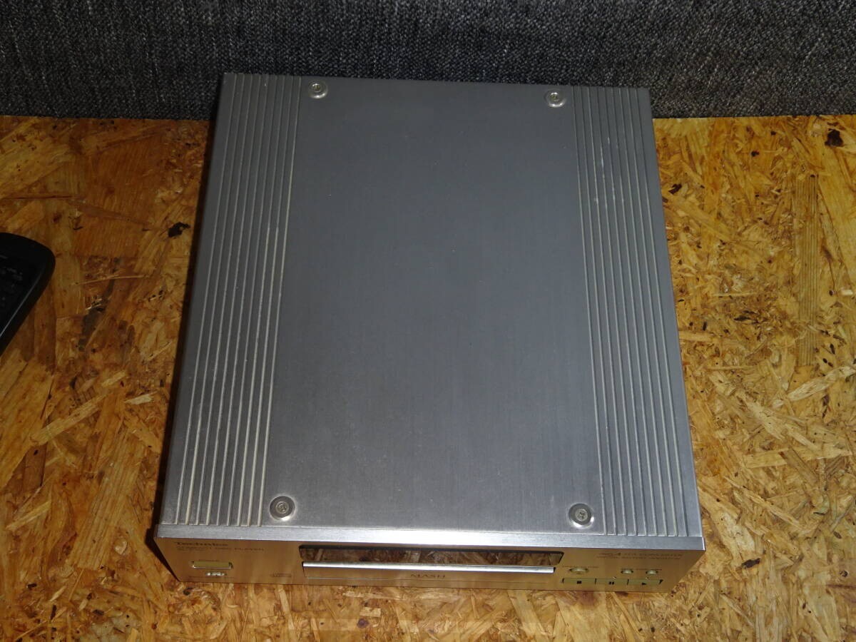 Technics SL-P70 CD Player Concise G Series Silver Good Condition