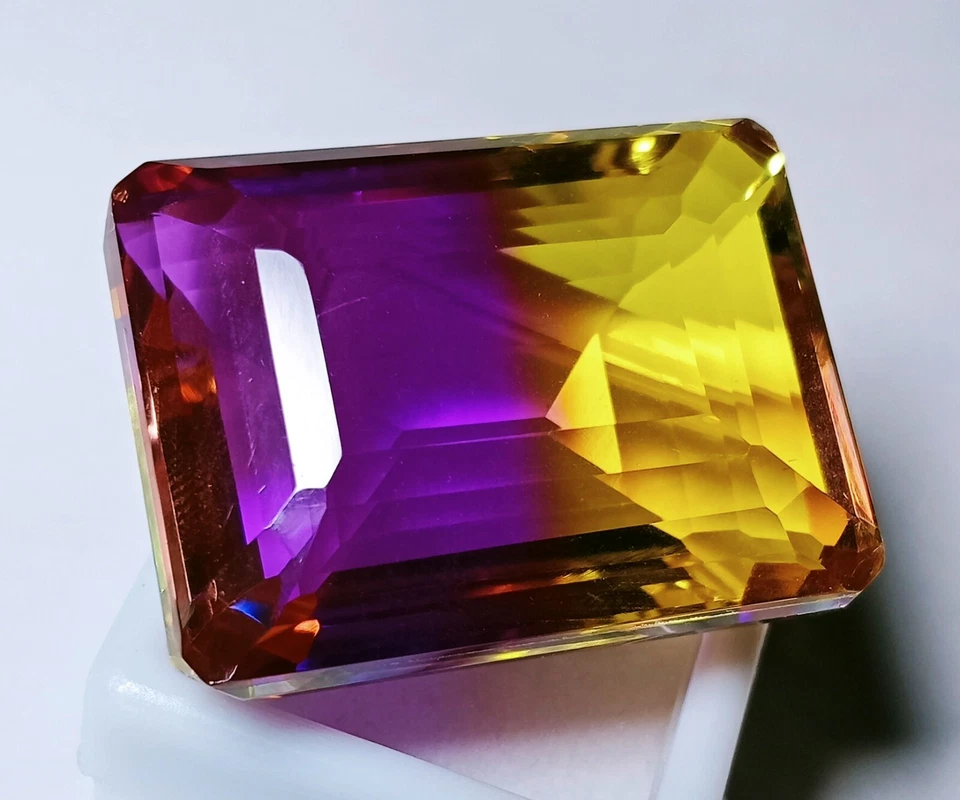 Piedra preciosa suelta en forma de esmeralda bicolor turmalina 105,50 quilates con certificación EGL impecable Foto 2 de 4