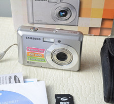 Samsung ES17 12.2MP Digital Camera Silver - Tested & Working +SD Card