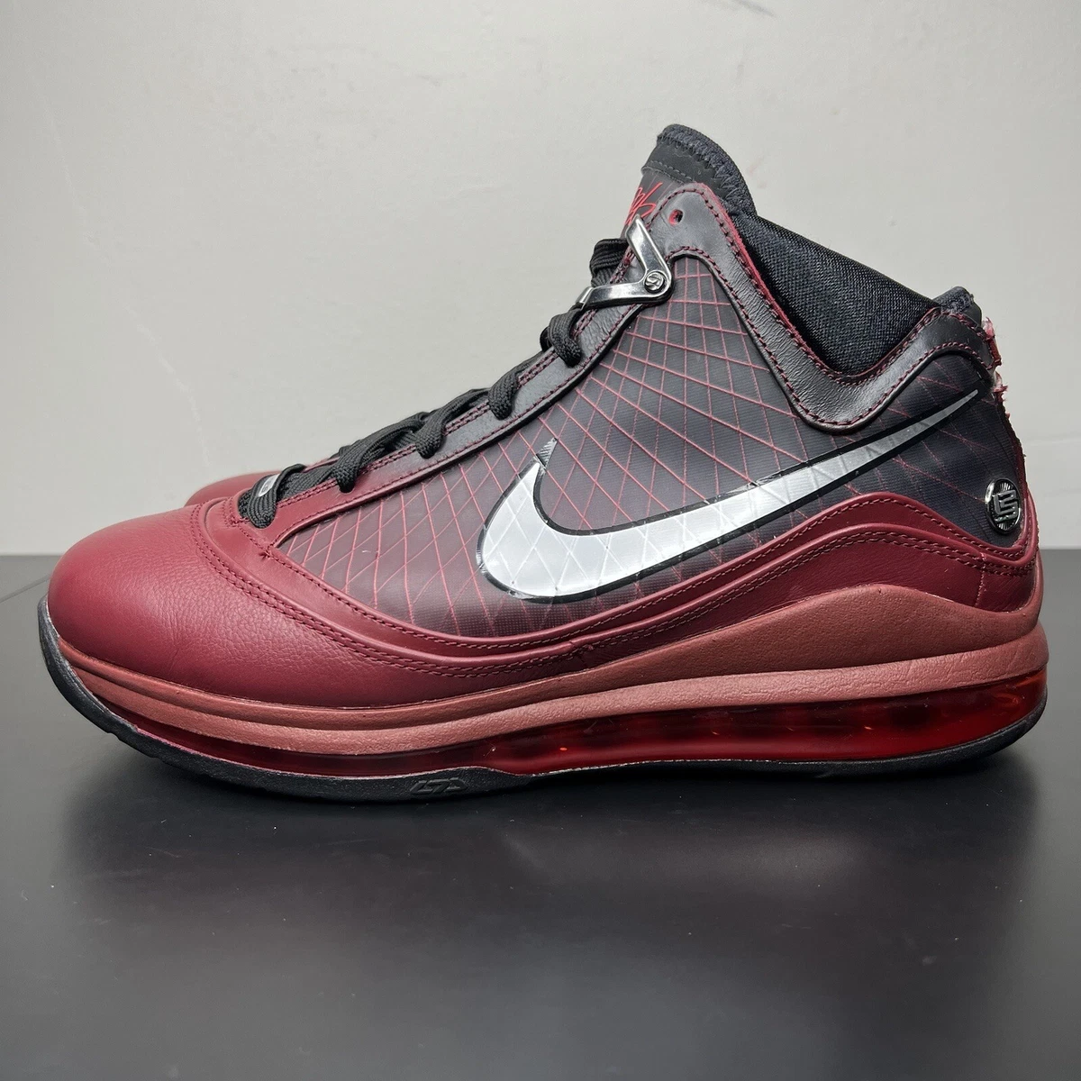 Nike Air Max LeBron VII Retro QS Christmas 2019 for Sale  display picture 2