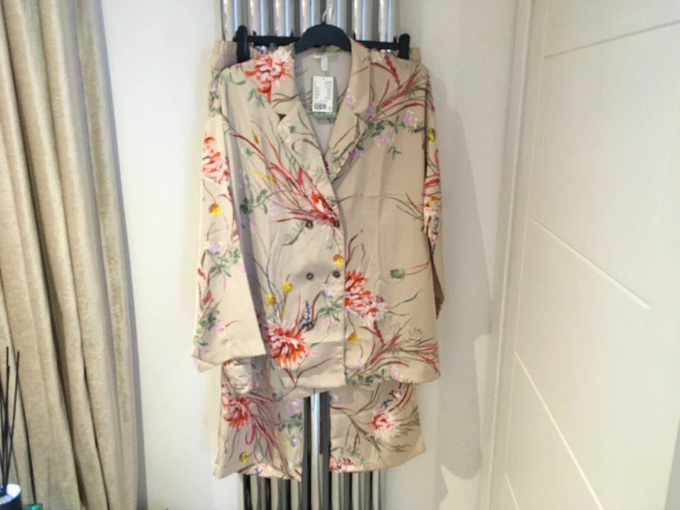 H&M Womens Beige Floral Oversized Trouser Suit Size XL BNWT - Image 1 of 4