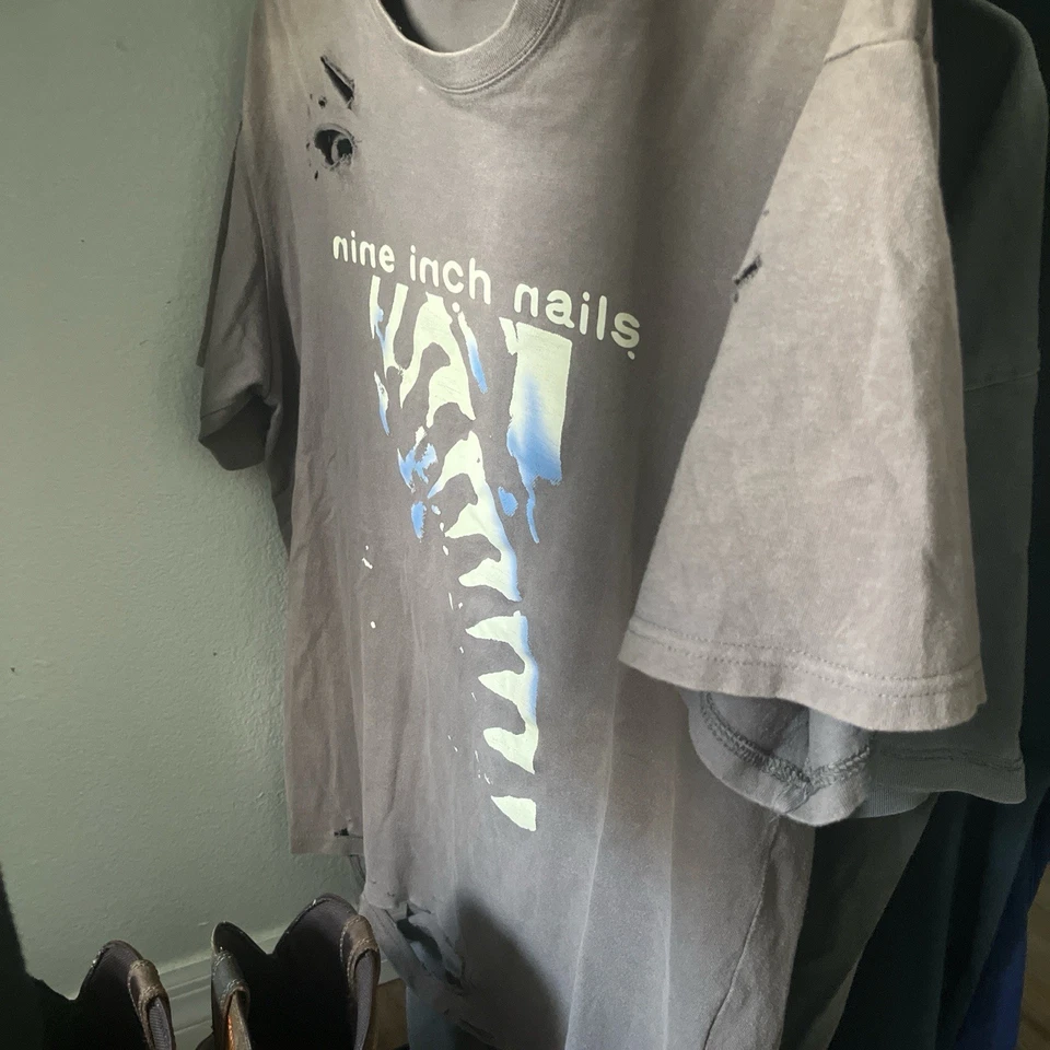 Camiseta vintage de nueve pulgadas con uñas "Now I'm Nothing" Foto 3 de 4