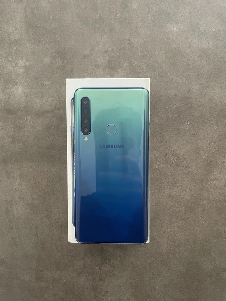 Samsung Galaxy A9 (2018) - 128GB - Caviar Black (Sbloccato) (Dual SIM) - Immagine 2 di 4