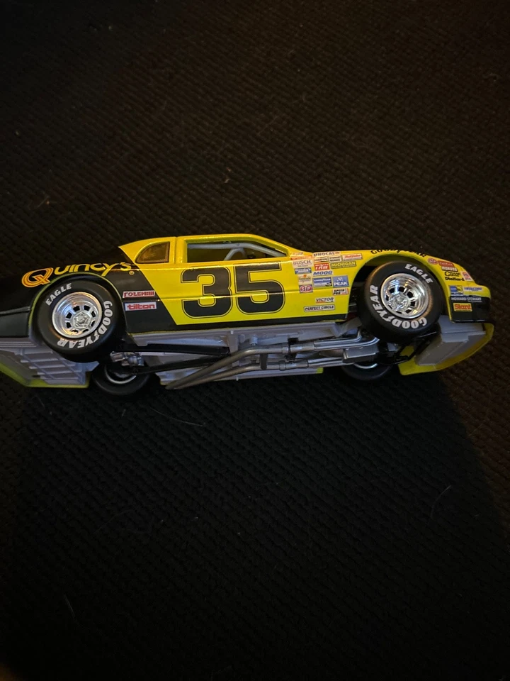 Alan Kulwicki #35 Quincy's Steak House 1986 Thunderbird Action Foto 2 de 4