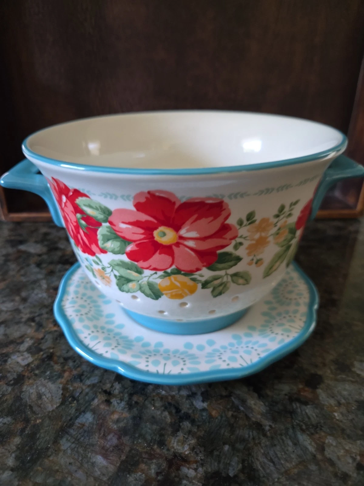 Pioneer Woman Ceramic Berry Colander Strainer Drip Plate Floral Pattern Used
Opens in a new window o