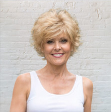 JON RENAU -- Ash Blonde Wig, Short Layers, Natural Look, Rarely Worn, Lace Front