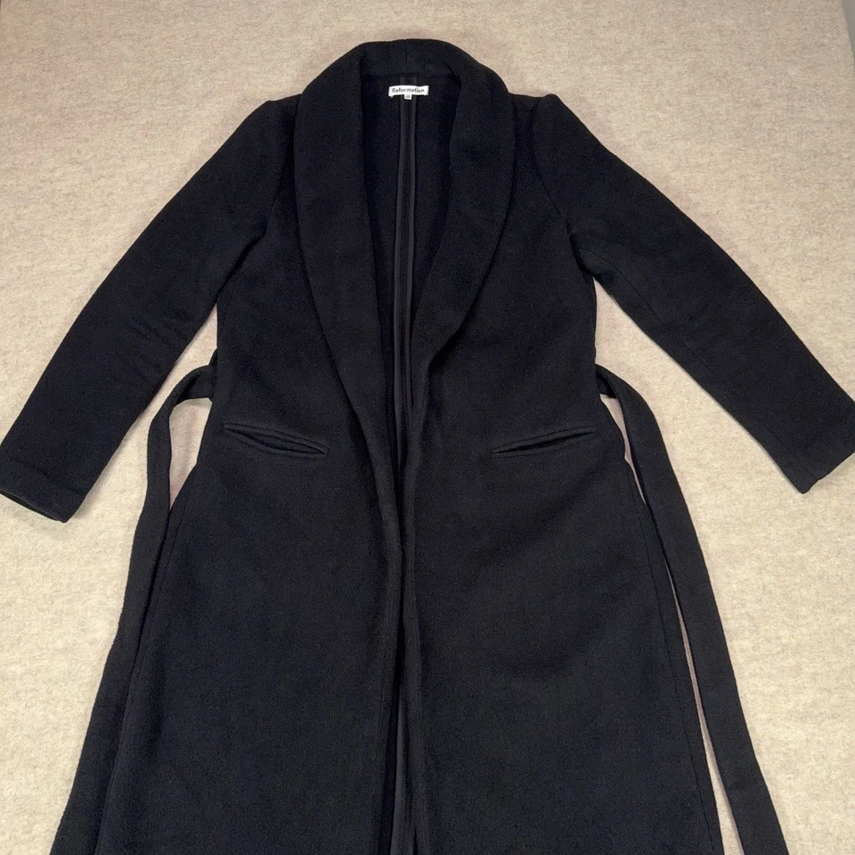 Abrigo Reformation Greenwich para mujer talla XS negro con cinturón mezcla de lana hasta la rodilla Foto 3 de 4