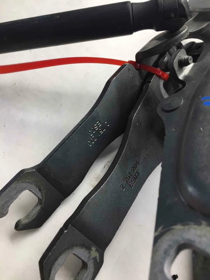 2010 MINICOOPER передний капот капот петля пассажира справа водителя слева 2751204 - Изображение 3 из 4