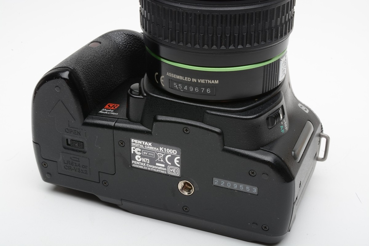 Pentax K100D DSLR w/18-55mm f3.5-5.6 zoom, manuals, book
