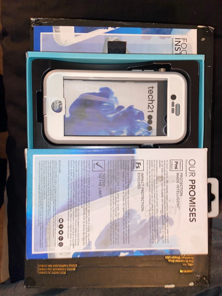 Tech21 - EVO Aqua waterproof drop Case for Apple Iphone 8 and iPhone 7 - White - Image 3 of 3