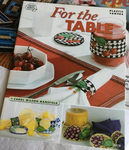 5 Plastic Canvas Craft Booklets : For the Table, Trinket Boxes, Desk Set+ - Bild 4 von 10