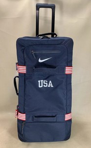 nike fiftyone49 large roller bag