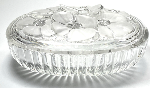 Satin Blossom by Mikasa Crystal/Glass Dish with Lovely Satin Flowers on Lid - Picture 4 of 20