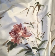 PURE SILK FLORAL PRINTED ON IVORY SMOOTH FABRIC REMNANT 135CM X 45 CMS.FREEPOST!