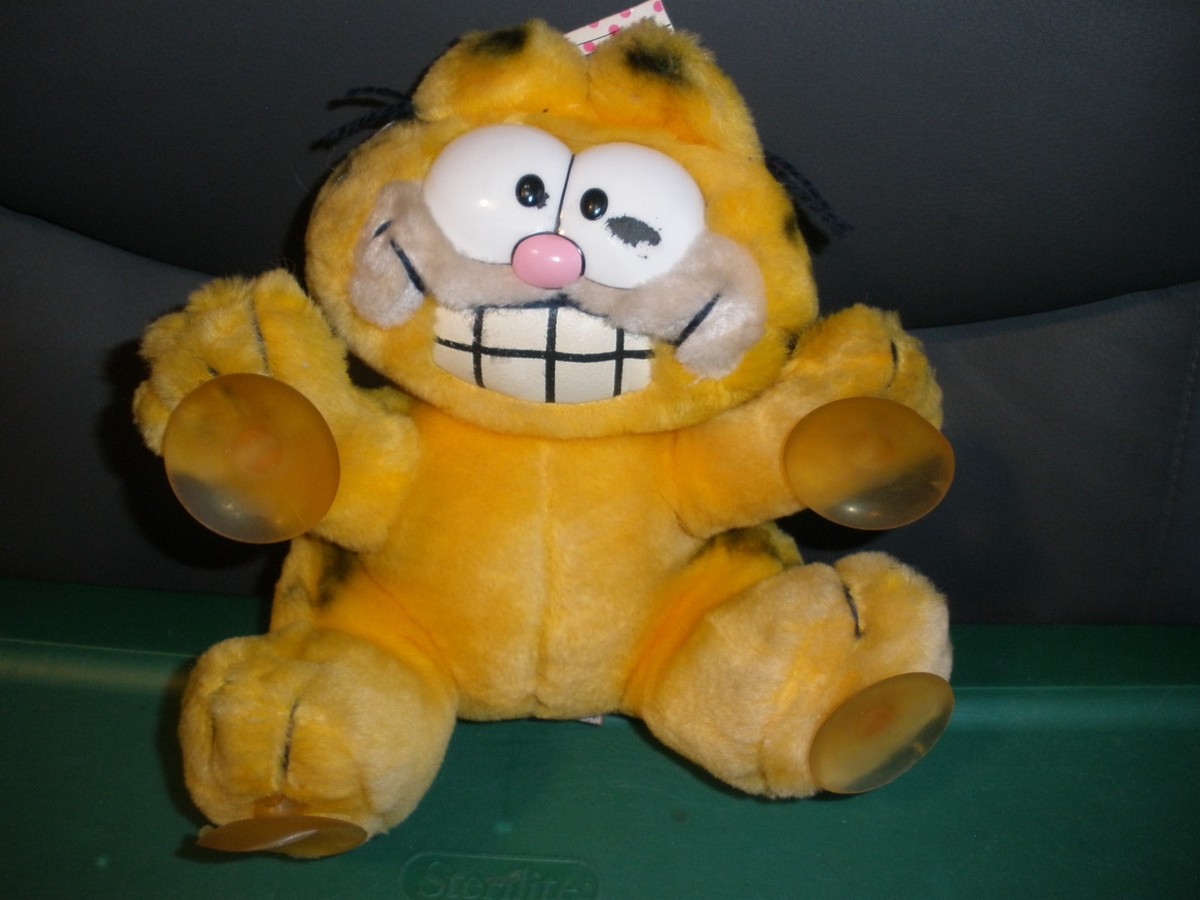 Vintage Dakin 1981 Plush Garfield Stuck on You Suction Cups Car