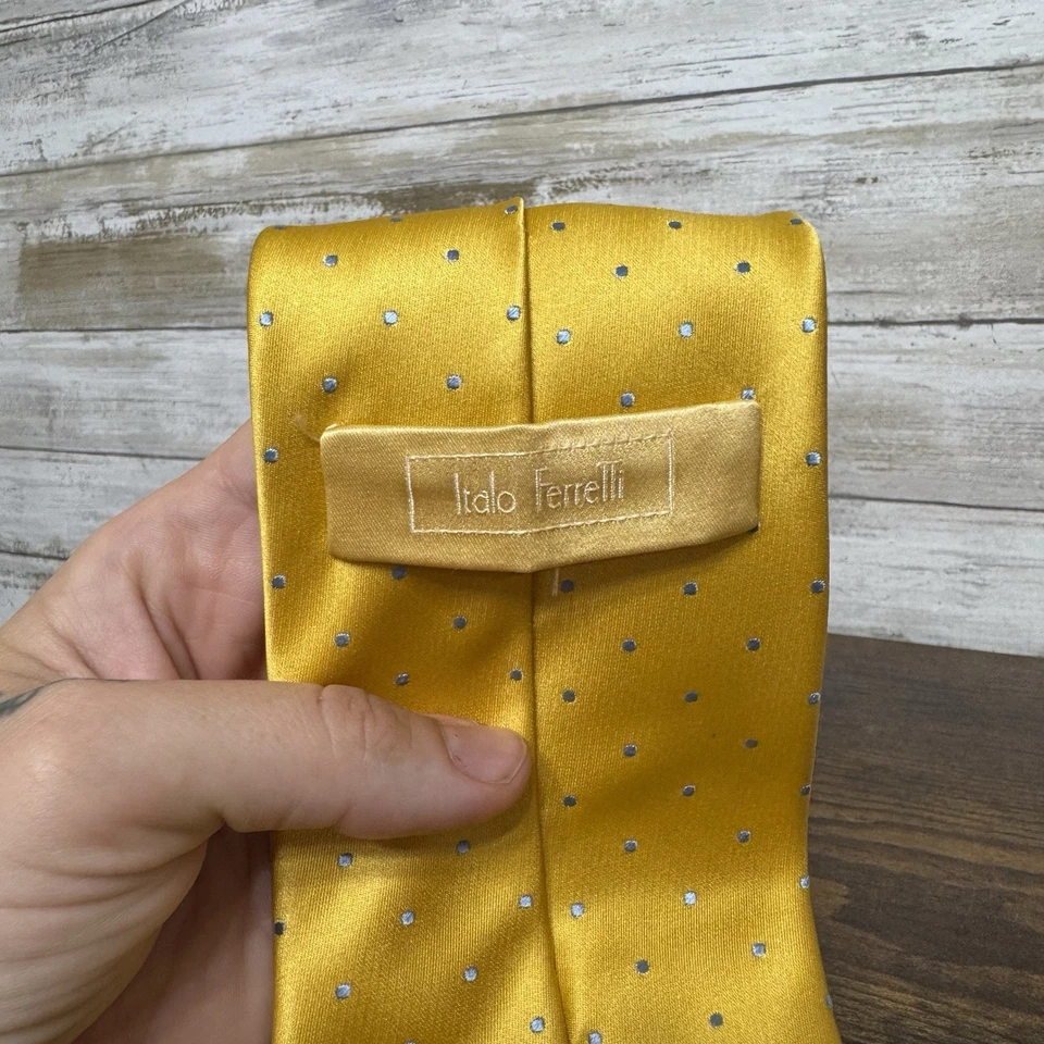 Corbata de diseñador Italio Ferretti para hombre dorada y azul a lunares 100 % seda hecha a mano Foto 3 de 4