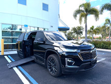 2022 Chevrolet Traverse RS Leather BraunAbility Wheelchair Handicap Ramp SUV