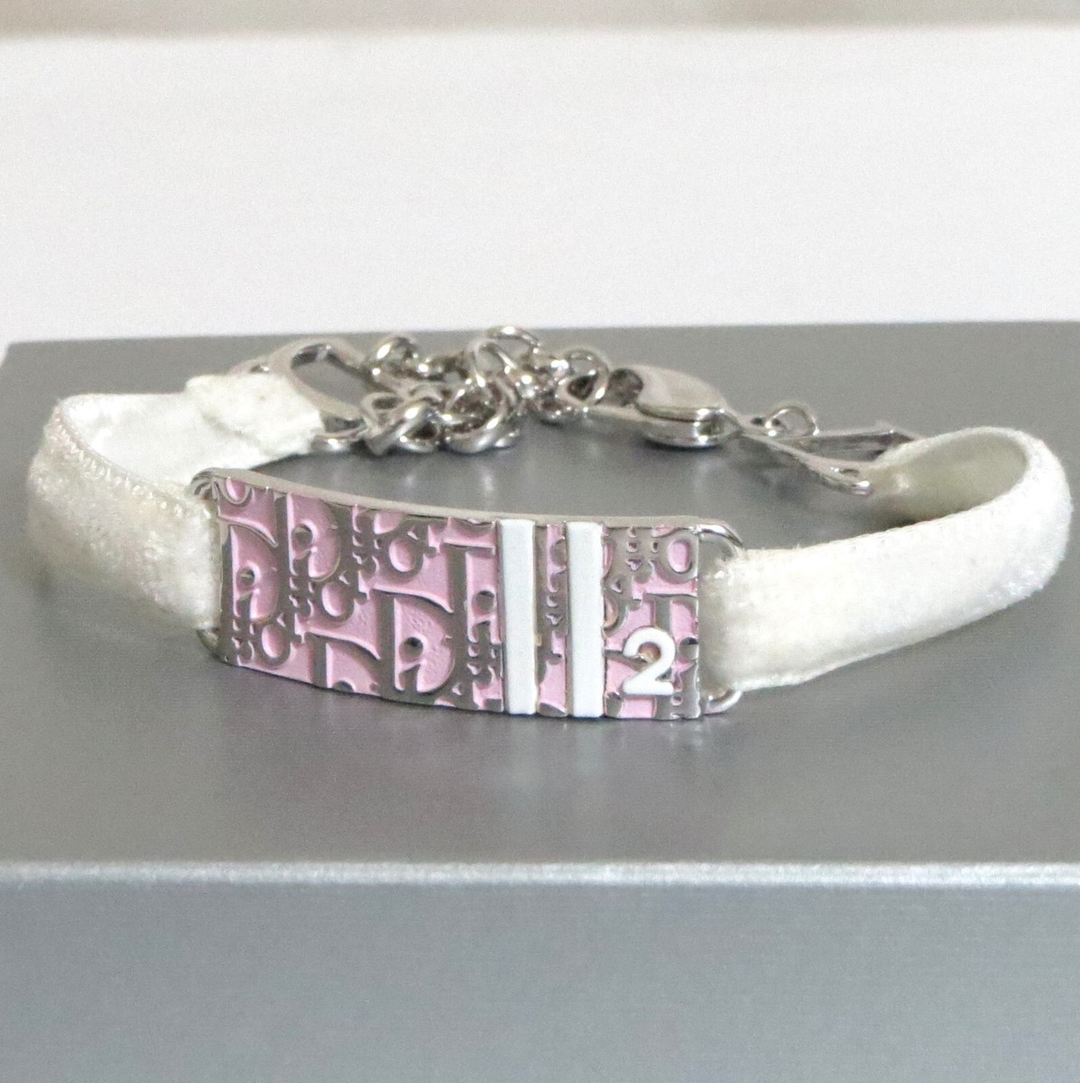 アクセサリー Dior Trotter Pearl Cursive Logo Bracelet Vtg CHRISTIAN DIOR BY JOHN GALLIANO PEARL LOGO BRACELET | eBay