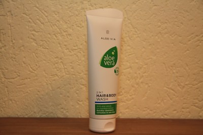 77,96 /L   LR Aloe Vera 2 in 1 Haar & Körpershampoo / Hair & Bodywash